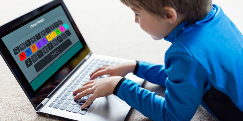 معرفی ۱۰ وبسایت و بازی که تایپ کردن را به کودکان آموزش می‌دهد