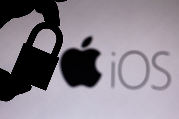آیا نصب اپلیکیشن‌ها خارج از اپ استور امنیت iOS را به خطر می‌اندازد؟