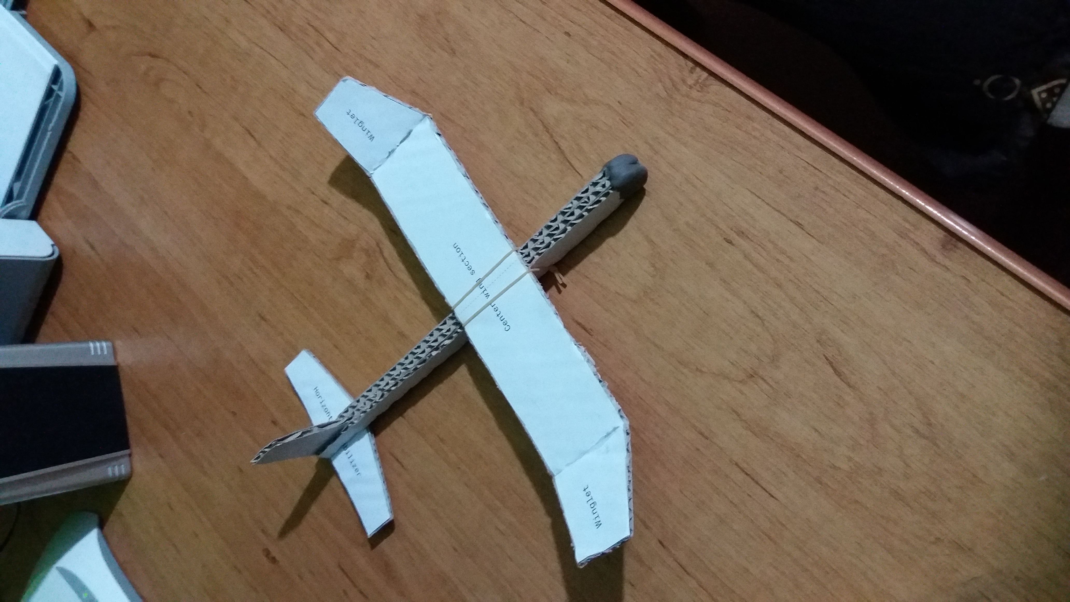 نقشه و راهنمای ساخت گلایدر دست پرتاب کوچک