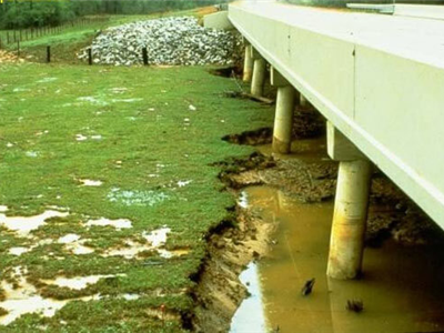 آبشستگی اطراف پایه های پل و روش های کنترل آبشستگی