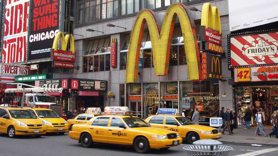 پاورپوینت،مک دونالدموفق ترین فست فود جهانی که با استراتژی بازسازی برند خویش جهان را تسخیر کرد