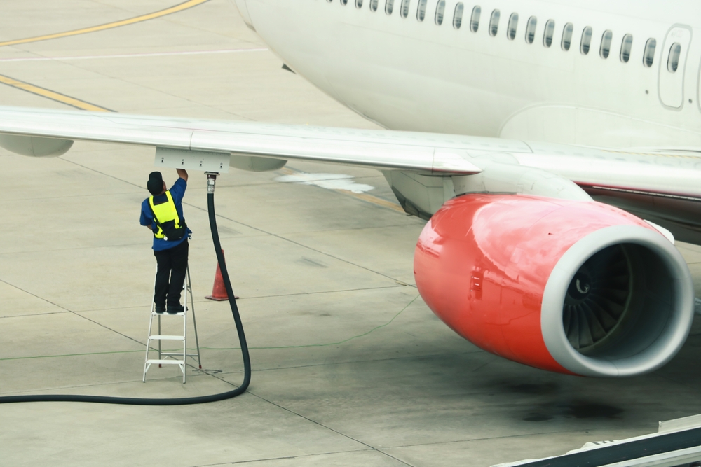 پاورپوینت با موضوع سوخت هواپیماها و هلیکوپترها و تفاوت آن با بنزین معمولی