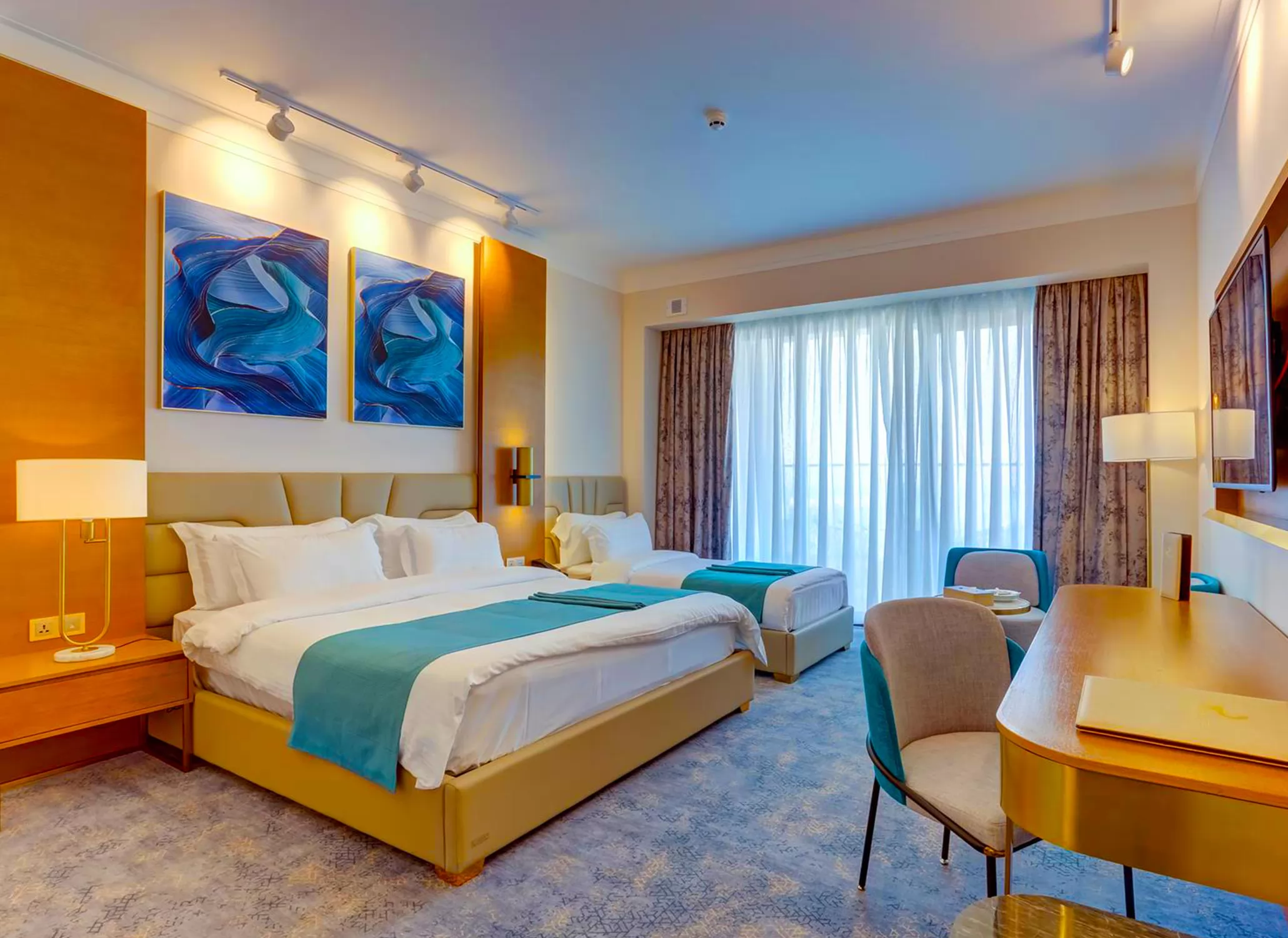 تحلیل کامل نمونه موردی هتل‌های ایرانی | پاورپوینت ۸۵ اسلاید همراه با تصاویر و منابع