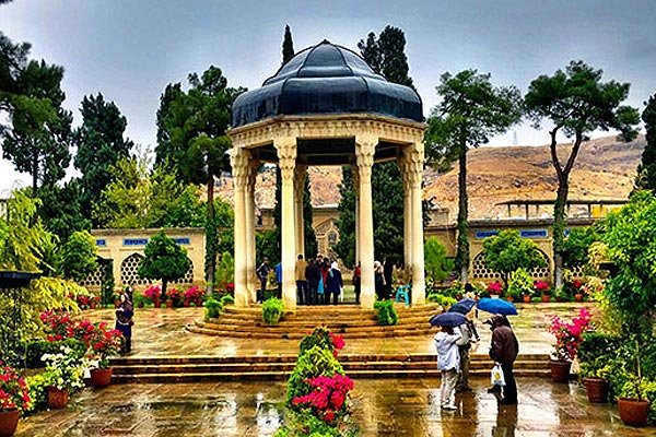 تحلیل معماری آرامگاه ایرانی | پاورپوینت قابل ویرایش (۷ اسلاید)