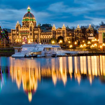 پاورپوینت"دیجیتال مارکتینگ درهتل داری ،استراتژی مهمان نوازی در راستای حفظ مشتریان وفادار"