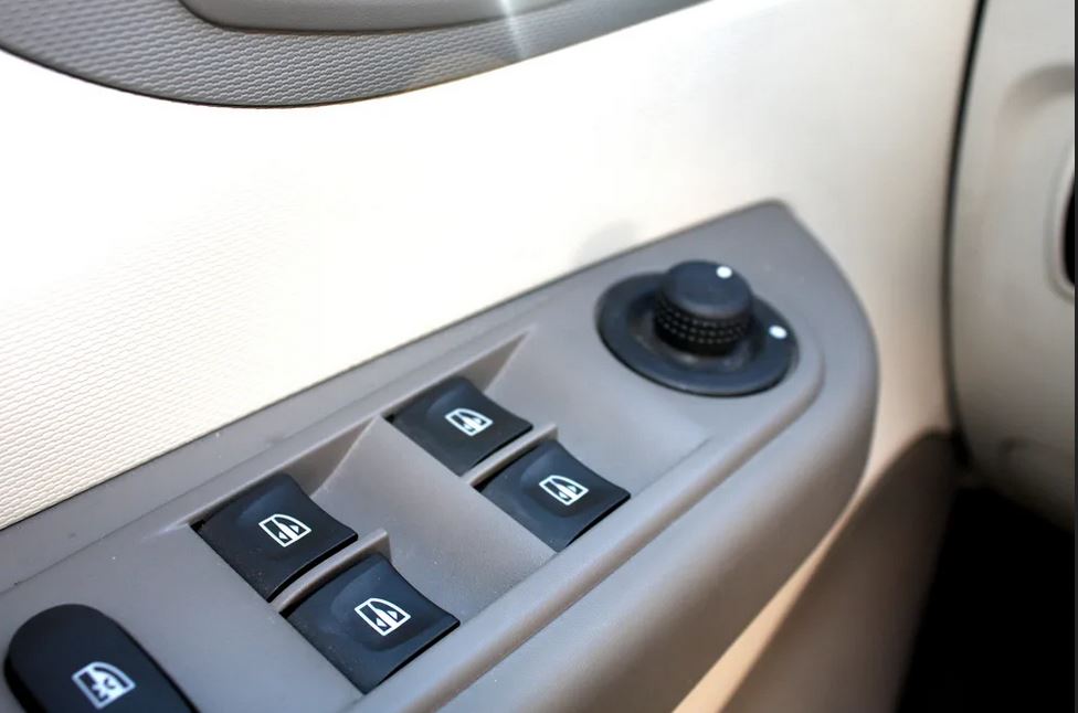   فایل طراحی کورل دراو و پاور پوینت مدار سیستم شیشه بالابر پژو 405