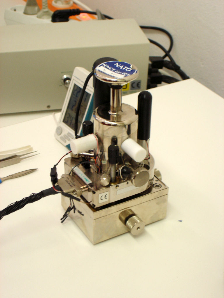 فایل word میکروسکوپ نیروی اتمی(AFM)